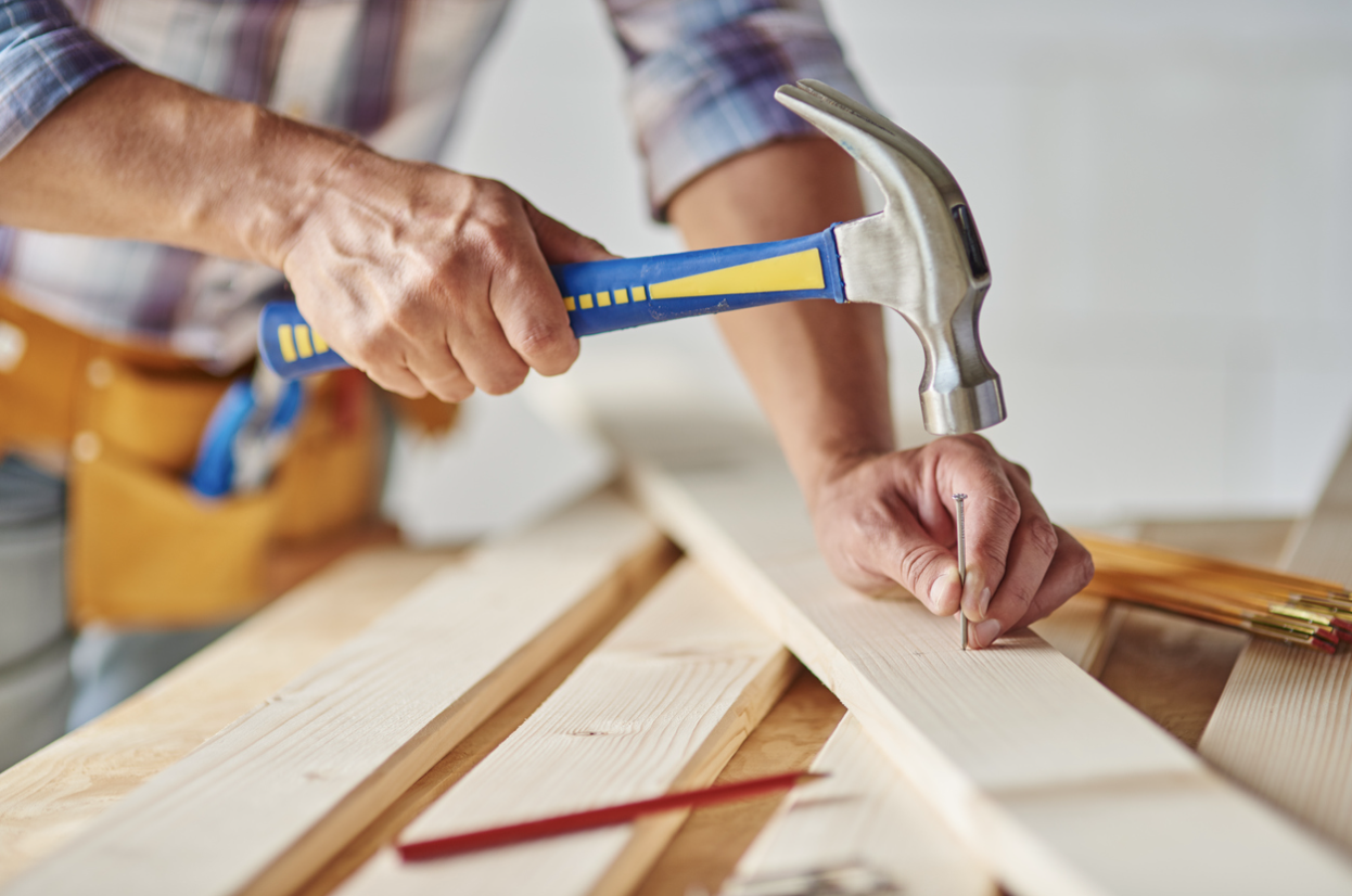How to Use a Hammer Safely: Workplace Safety Guide - Canal HR